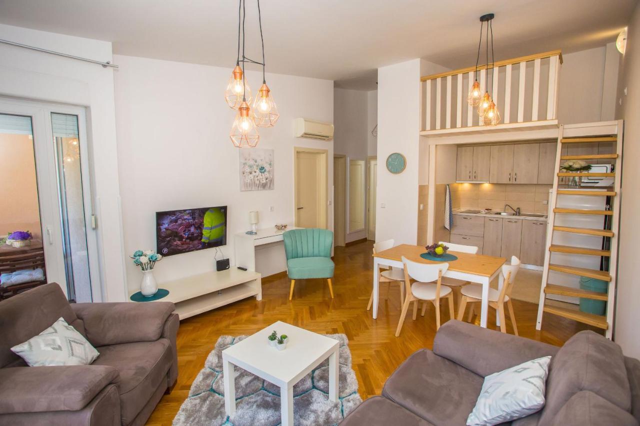 Apartment Dora Near Sea And Center With Private Garage