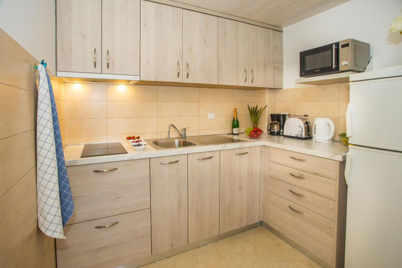 Dora Near Sea And Center With Private Garage Apartment
