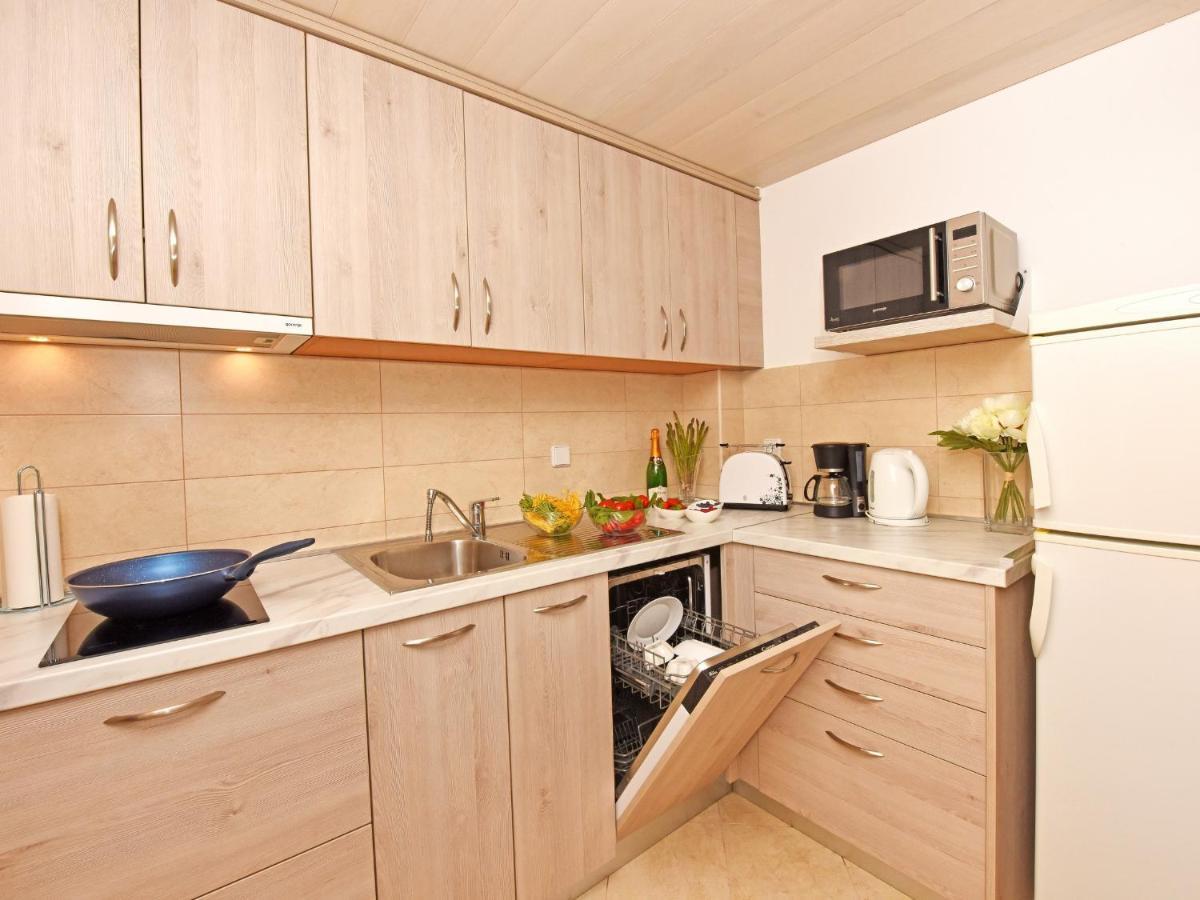 Dora Near Sea And Center With Private Garage Apartment