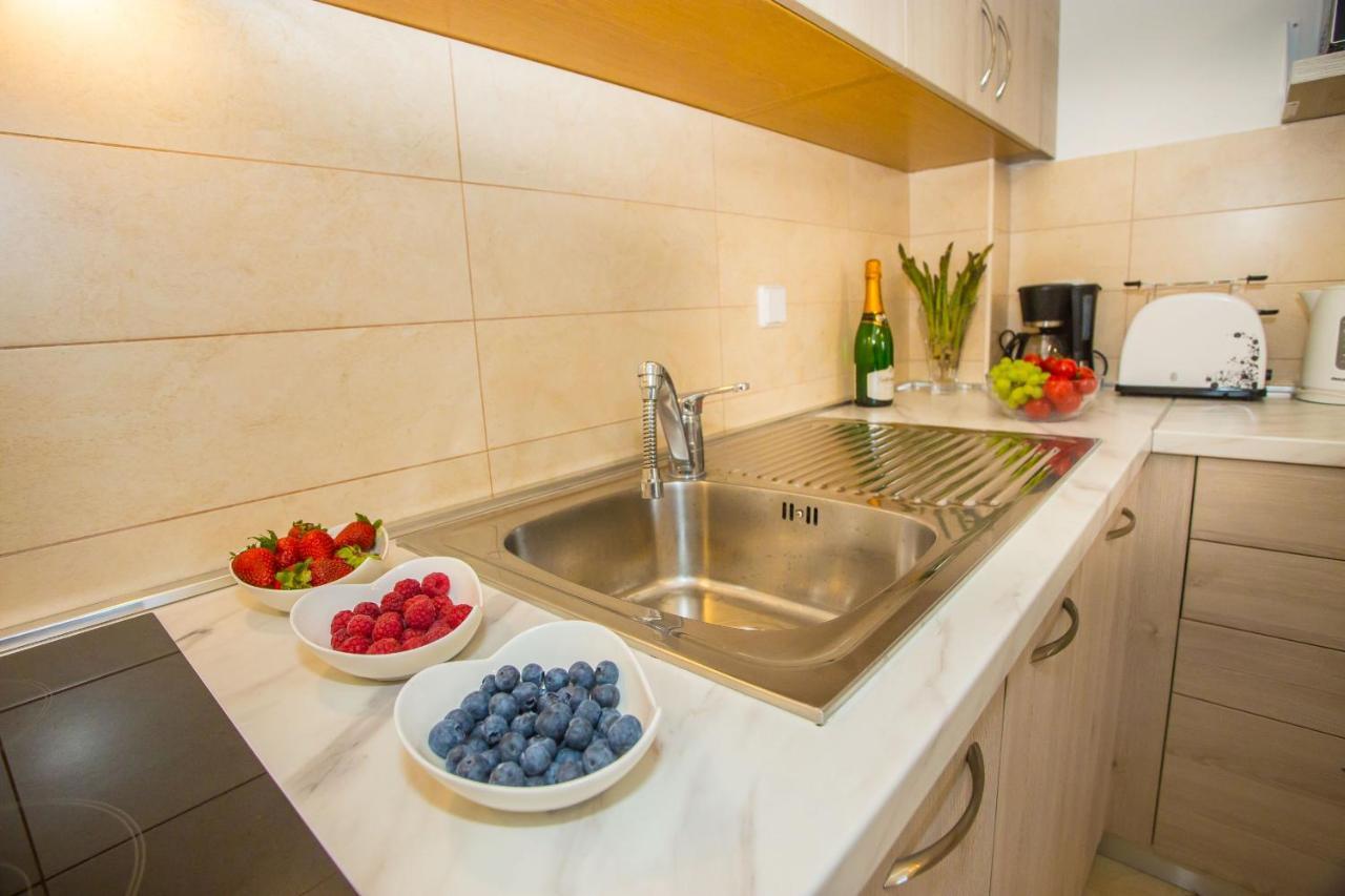 Dora Near Sea And Center With Private Garage Apartment *